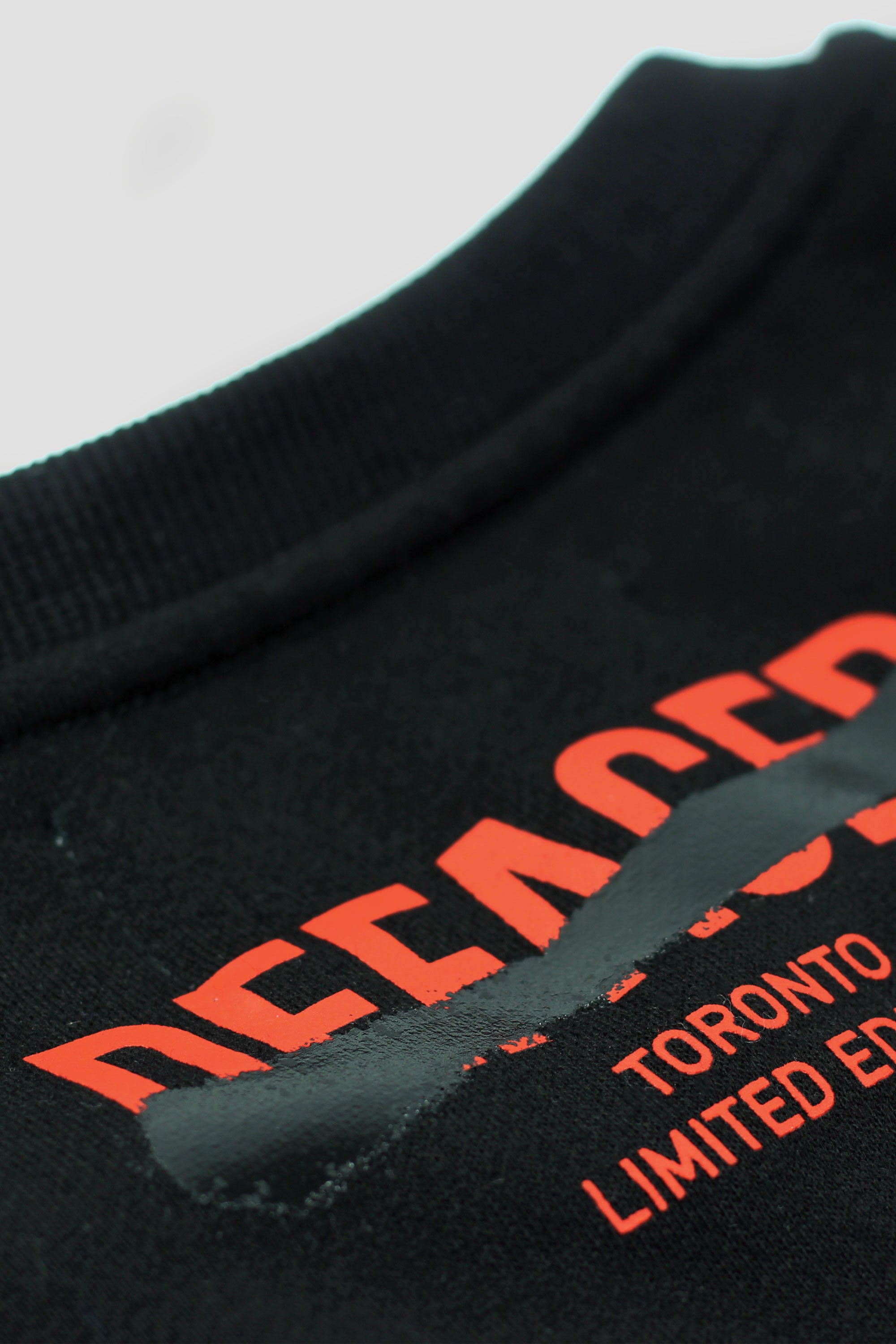 TIGER EMBROIDERED CREWNECK